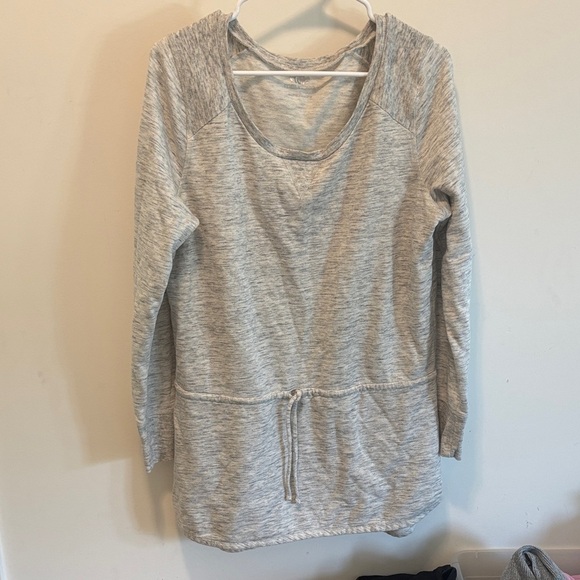 Maurices Light Gray Long Top - Picture 1 of 4